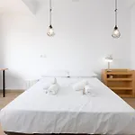 Modern 2br In Beautiful ブリアナ